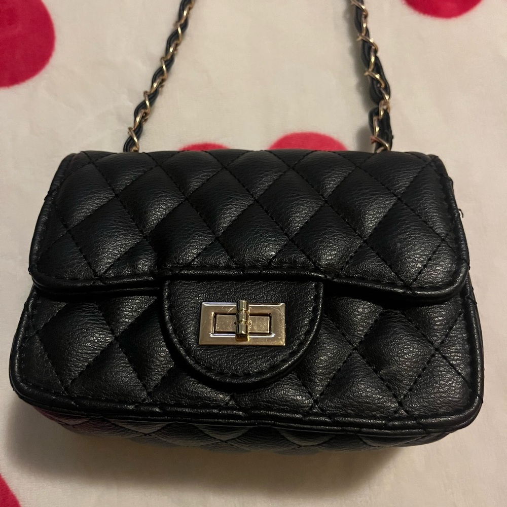Elegant Black Quilted Chain Bag